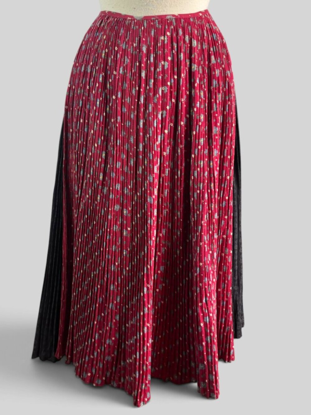Vintage Hungarian Szeki Folk Skirt & Apron Transy… - image 4